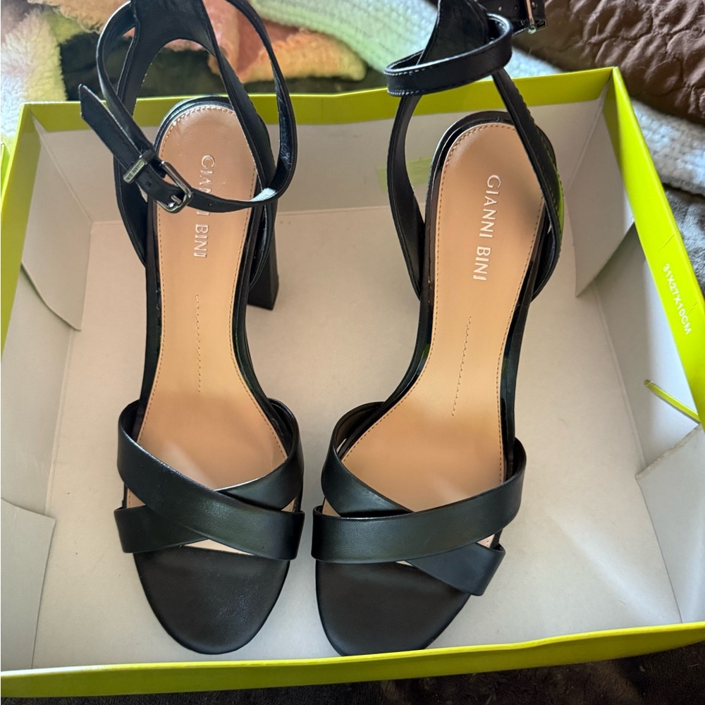 Gianni Bini black heeled sandals
